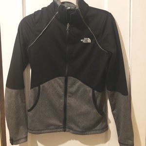 ▪️The North Face Zip Up